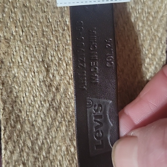Levi's Wide Elastic Belt Tan Brown bovine Leather Accent Adjustable Waist Belt - Picture 6 of 7